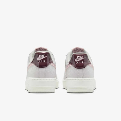 Womens Air Force 1 07 SE Shoe
