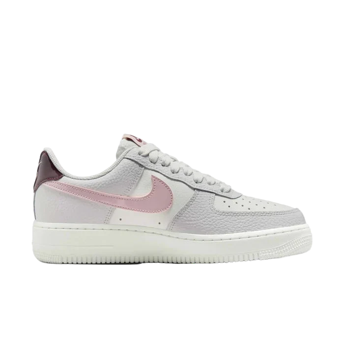 Womens Air Force 1 07 SE Shoe