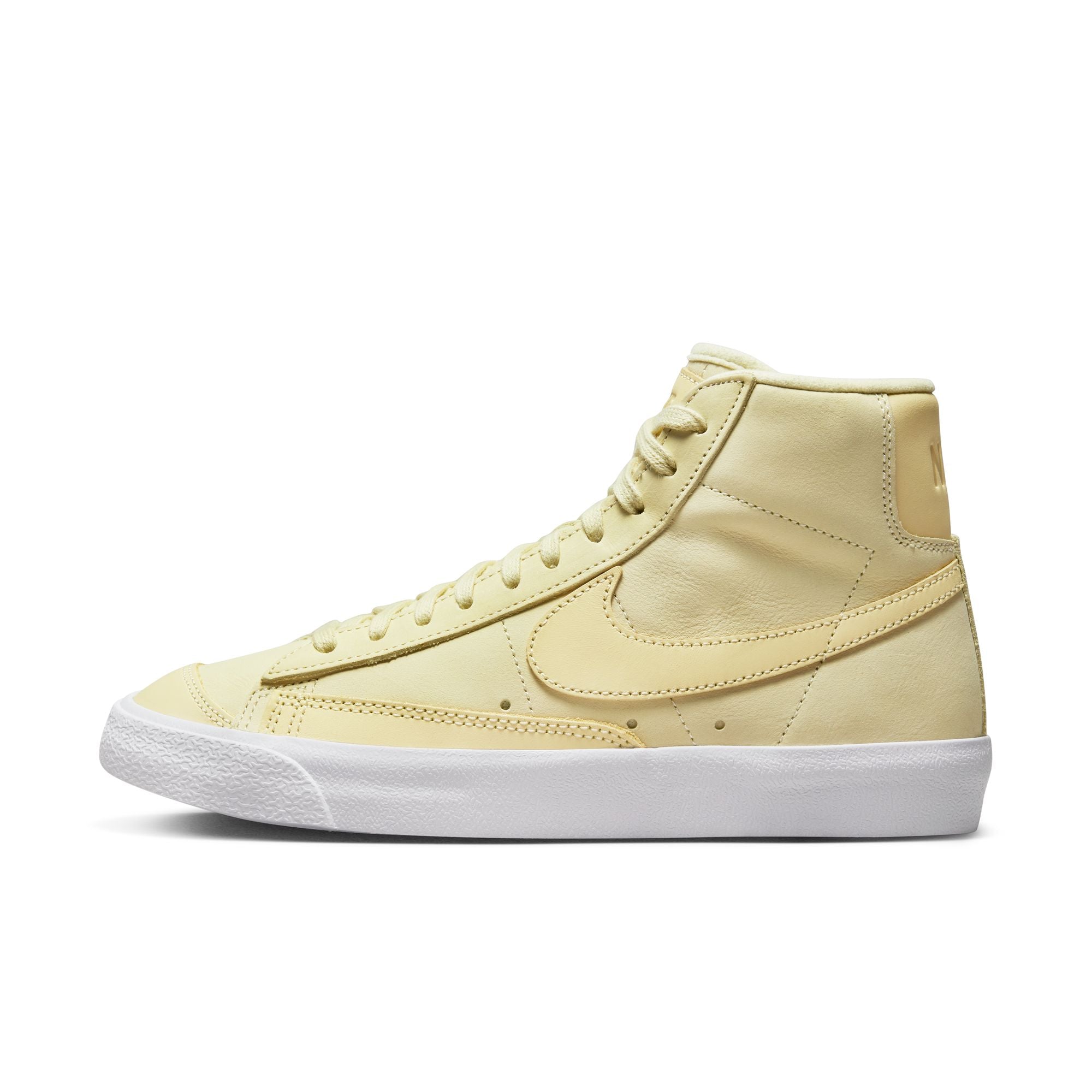 Women Blazer Mid Premium Shoe