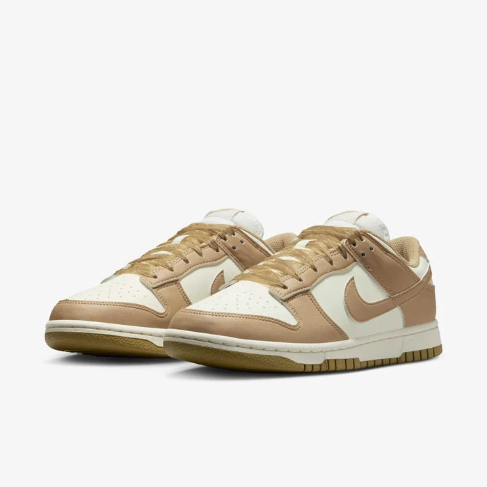 Womens Dunk Low Lace Shoe