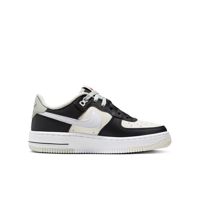 Junior Air Force 1 LV8 Shoe COURIR ME